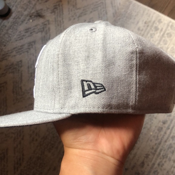 Windy City fitted cap - Picture 2 of 4